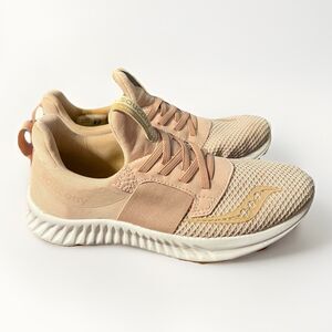 Woman’s Saucony stretch & go memory foam slip on sneakers Lilac 7.5